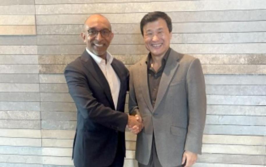 Dean Abebe and Li Lu