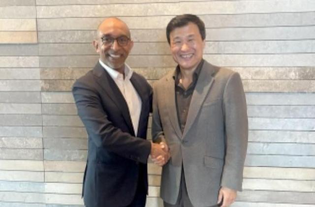 Dean Abebe and Li Lu